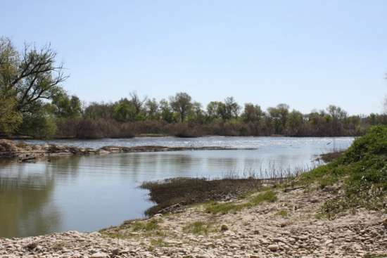 El río a su paso por El Burgo de Ebro